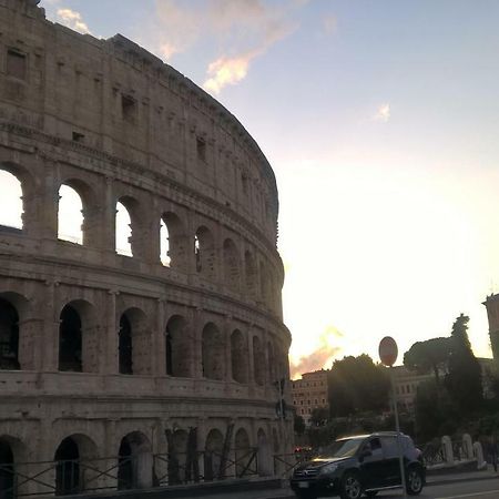 Around The Corner Colosseo B&B 罗马 外观 照片