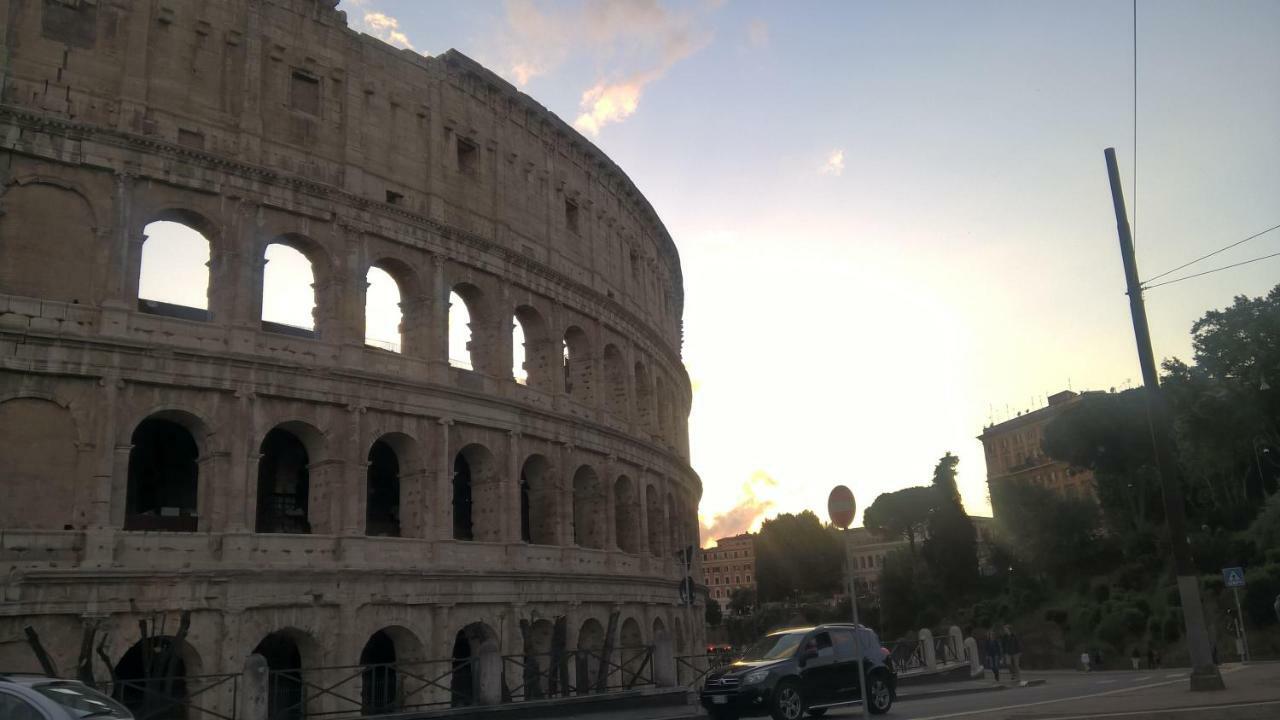 Around The Corner Colosseo B&B 罗马 外观 照片